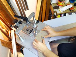 Организация работы багетной мастерской, сборка угла рамы.